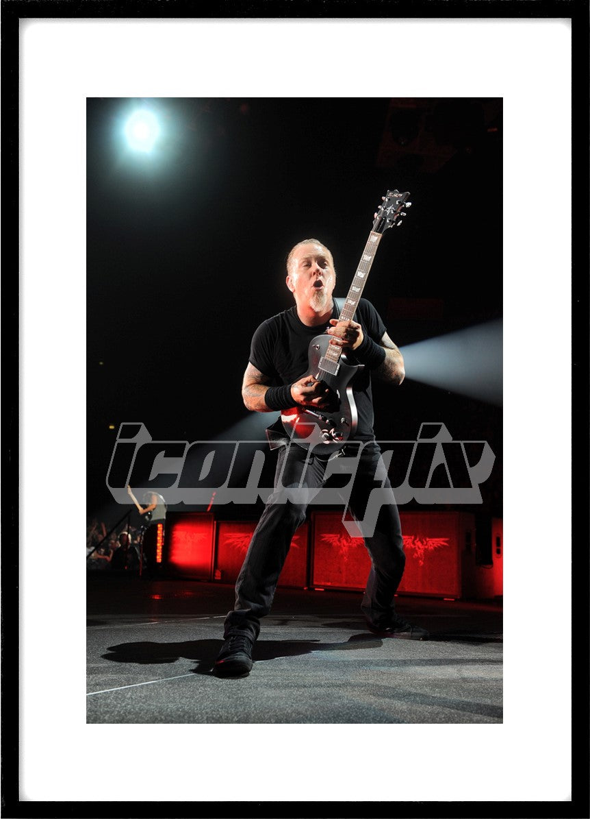 METALLICA - James Hetfield performing live on the World Magnetic Tour at the Mediolanum Forum di Assago, Assago Italy - 22 Jun 2009. Photo: © Fabio Diena/IconicPix
