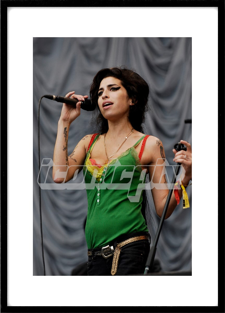AMY WINEHOUSE performing live on the Pyramid Stage on Day 1 of the 2007 Glastonbury Festival Pilton Farm Somerset UK - 22 June 2007.  Photo: © George Chin/IconicPixPix