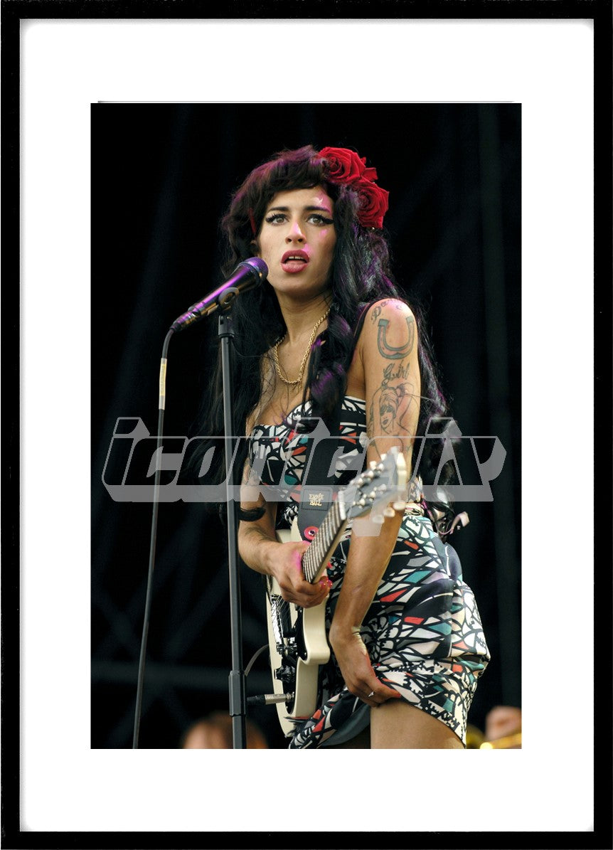 AMY WINEHOUSE performing live on Day 2 of the 2008 V Festival held at Hylands Park, Chelmsford Essex UK -  17 Aug 2008.  Photo: © George Chin/IconicPixPi