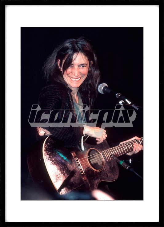PATTI SMITH - performing live at an intimate concert for a small audience at the Serpentine Gallery, London UK - 03 June 1996.  Photo: © George Chin/IconicPix