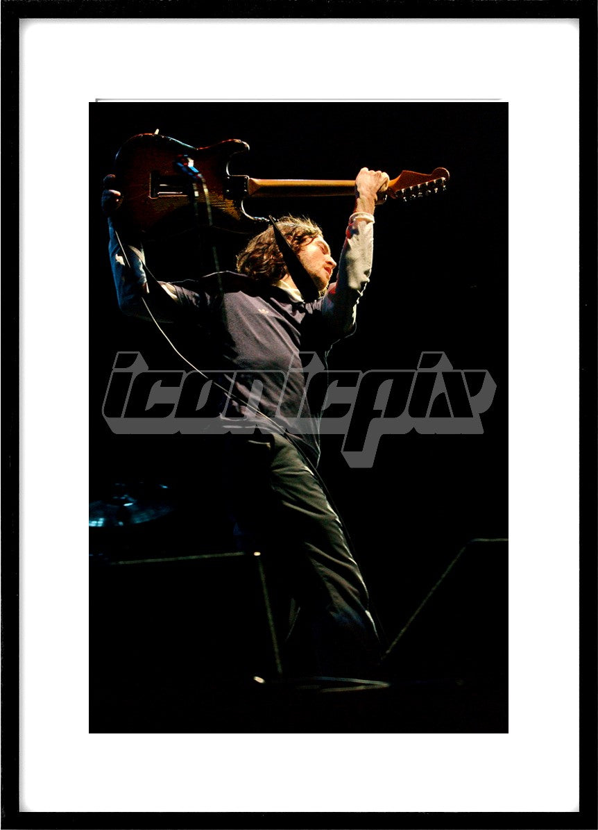 RED HOT CHILI PEPPERS - guitarist John Frusciante performing live on By The Way Tour at the  "Heineken Jammin Festival 2002" held at the Autodromo Internazionale Imola Italy - 15 Jun 2002.  Photo credit: Fabio Diena/IconicPix